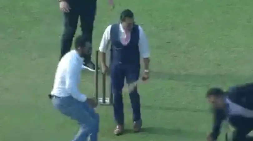 Watch: VVS Laxman Single handed catch to dismiss Aakash Chopra in Gully Cricket