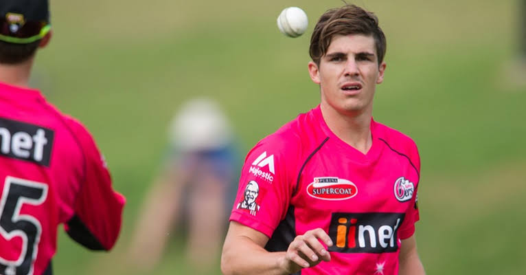 Simon Hughes says something wrong about Sean Abbott during Commentary regarding Philip Hughes